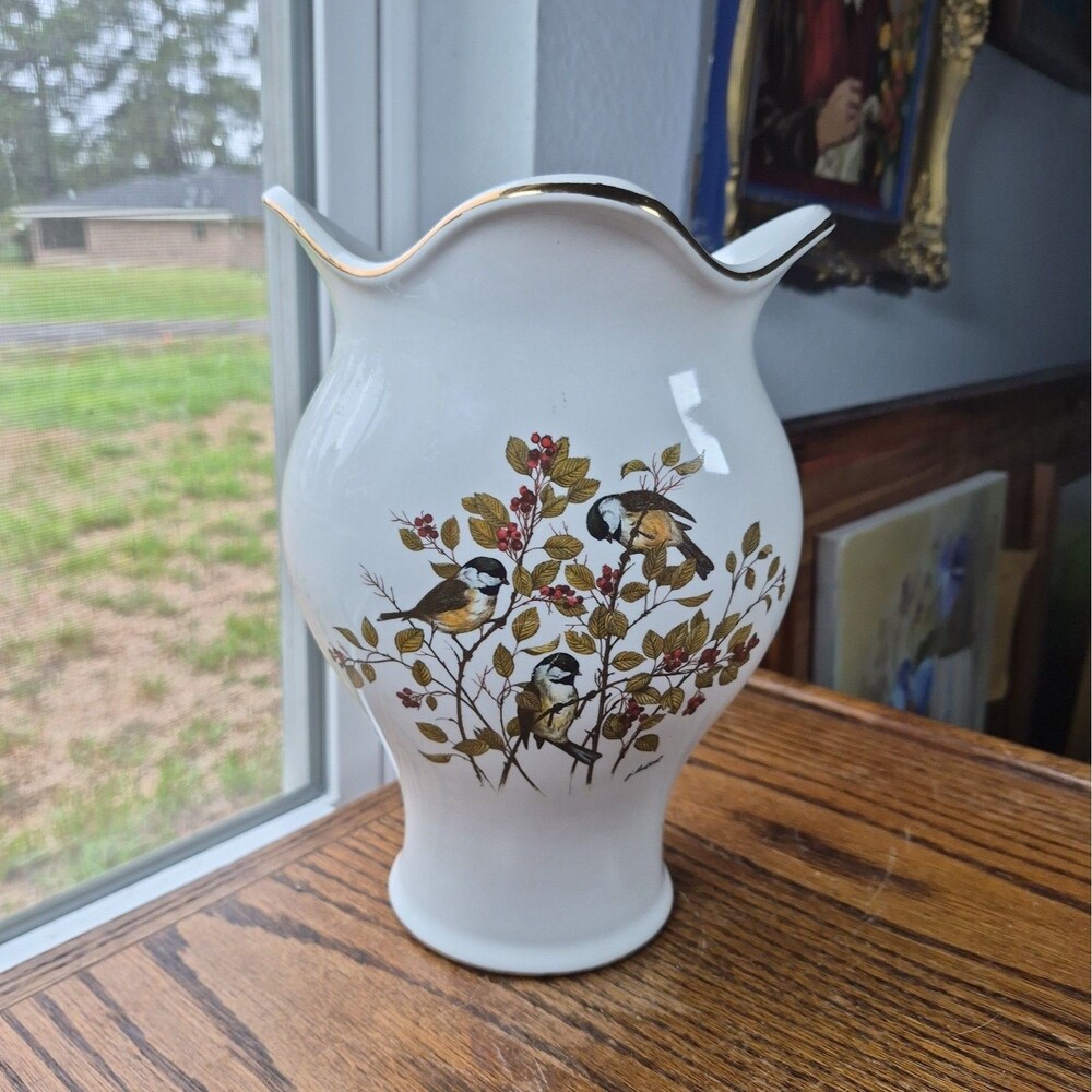 Vtg Jim Beam White Chicadee Porcelain Vase Illustration by James Lockhart Gold